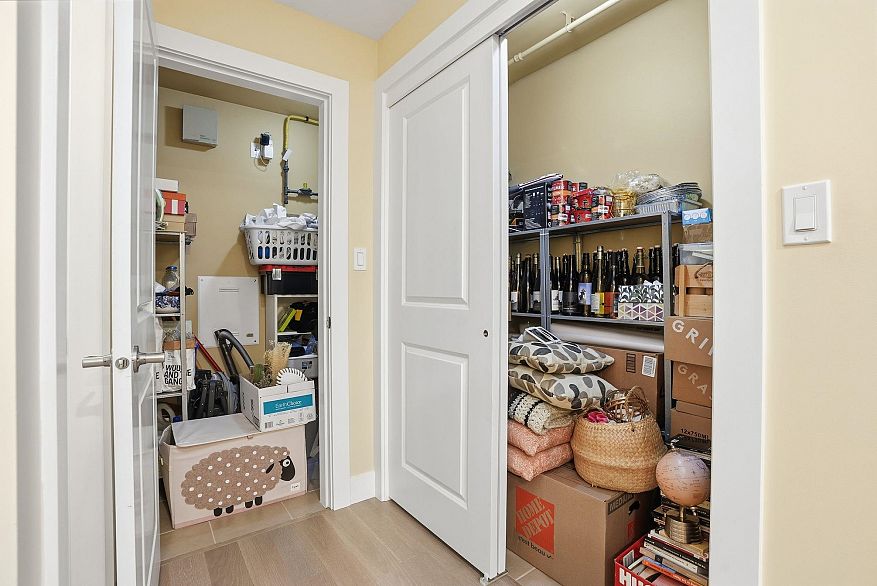 4 1851 Adanac Street