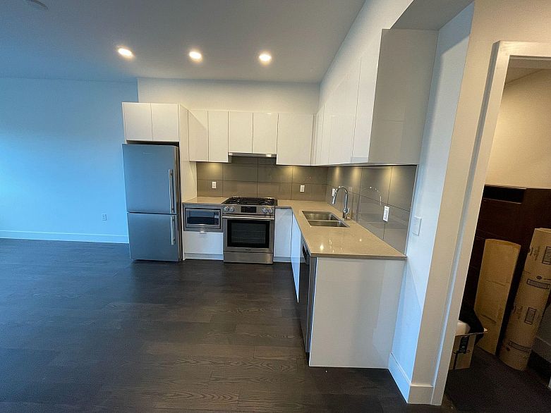 405 2666 Duke Street