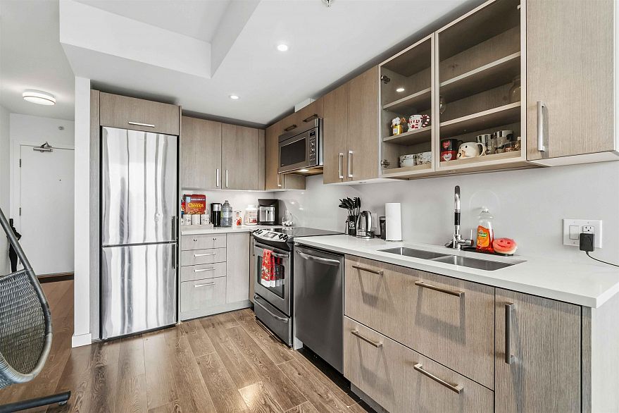 1108 933 E Hastings Street