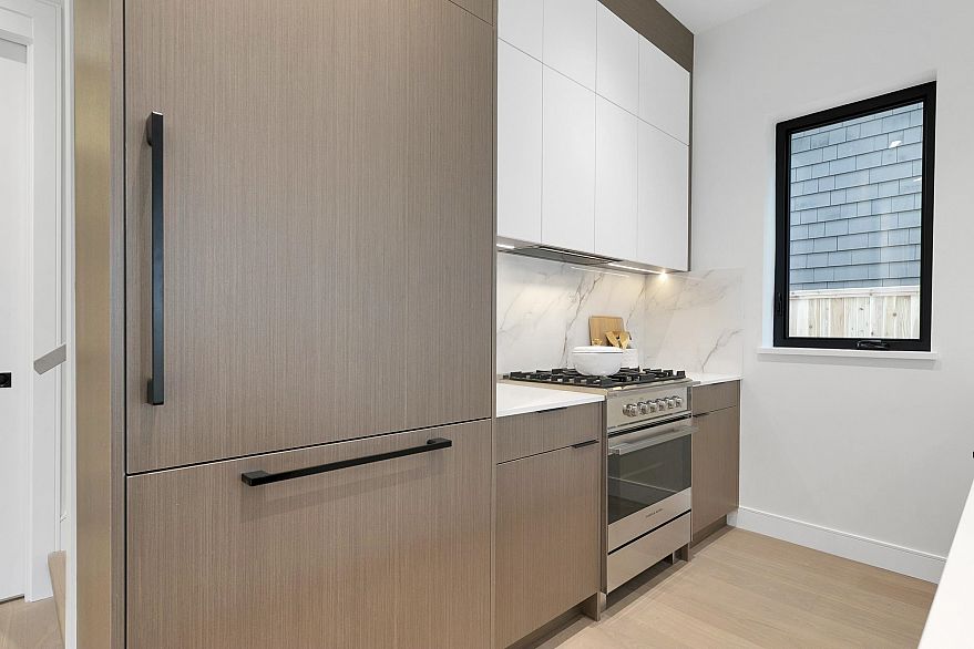 2 4023 W 18th Avenue