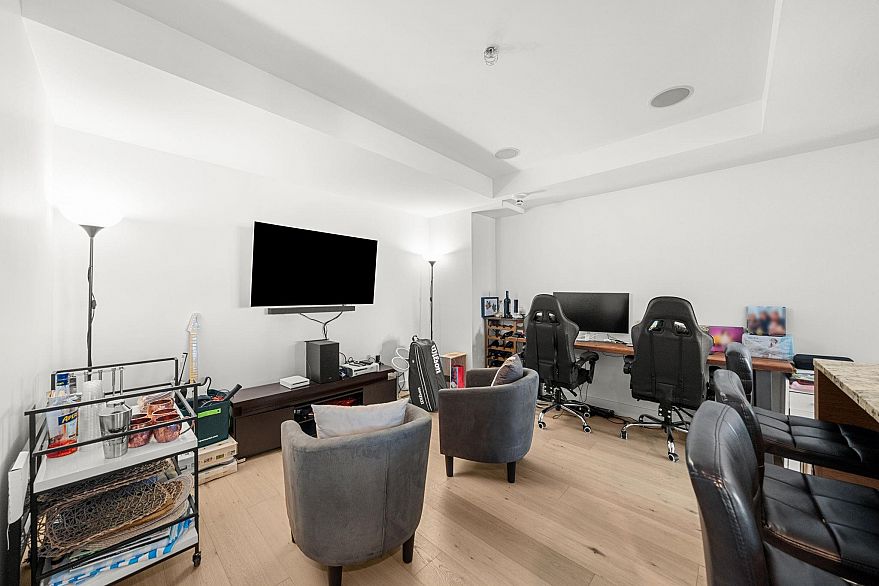 3001 1111 Alberni Street