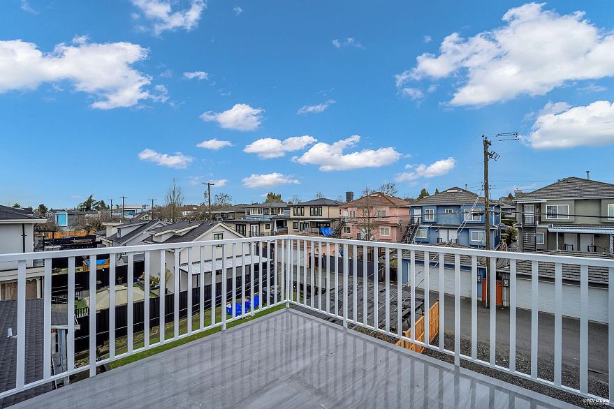 3 1577 E 58th Avenue