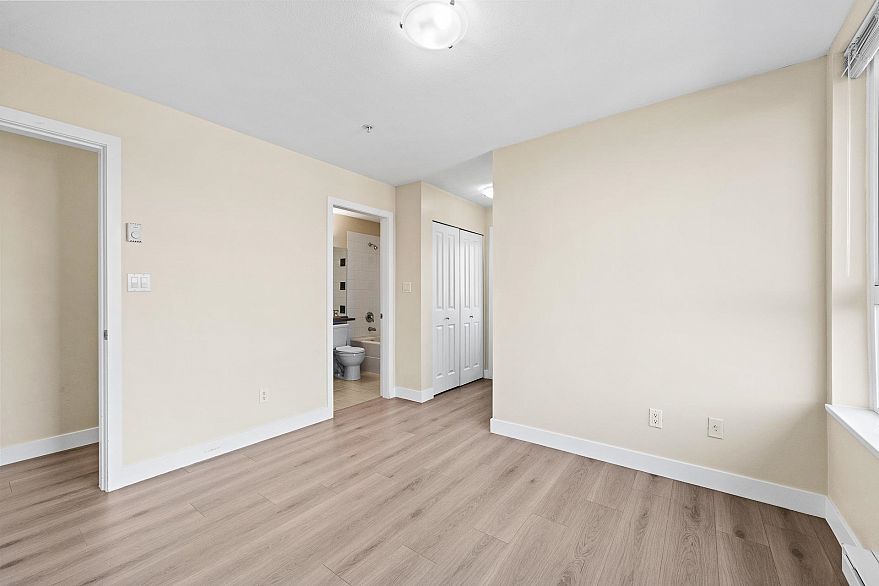 417 7089 Mont Royal Square