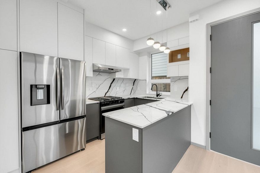 2 3547 E Georgia Street