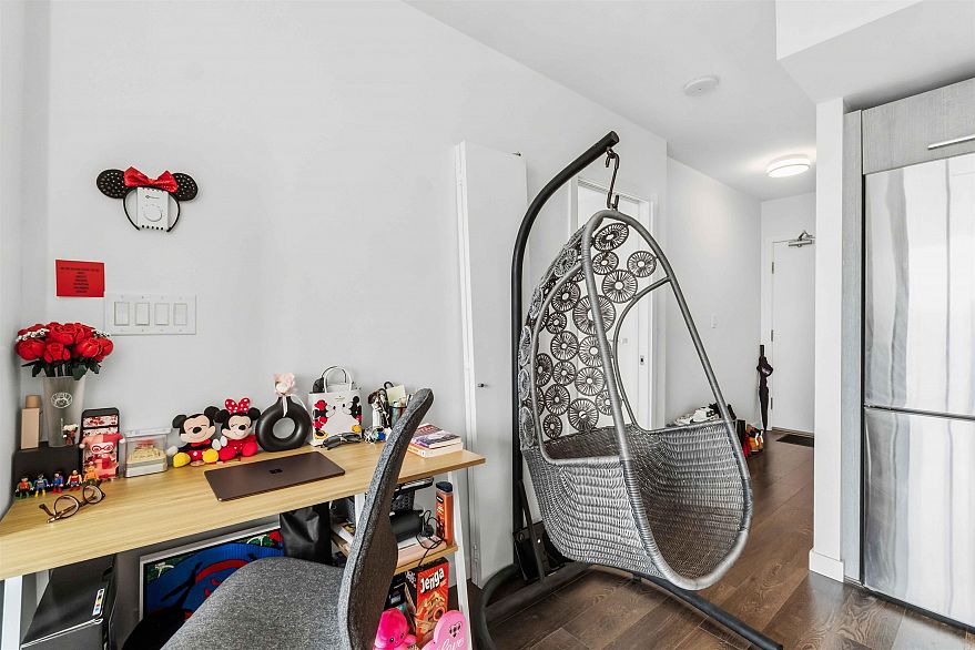 1108 933 E Hastings Street