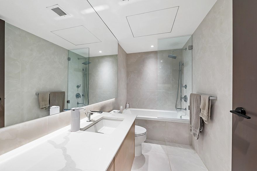 201 5089 Quebec Street