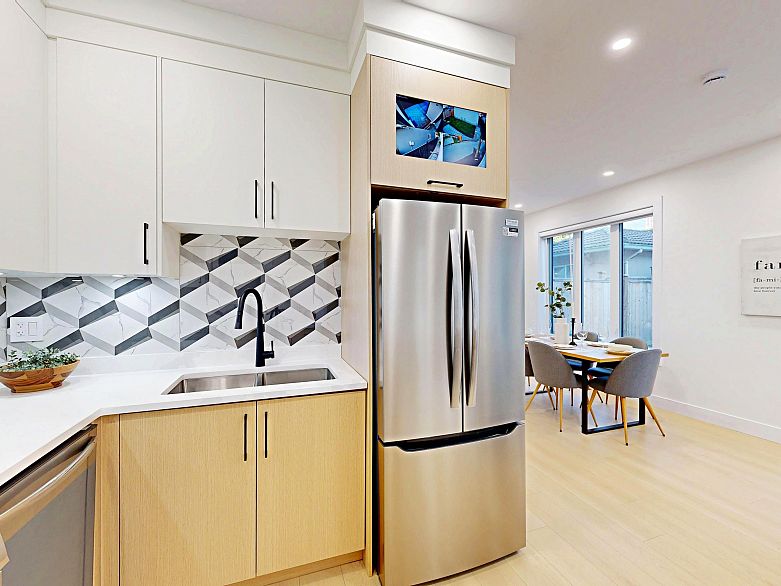 2 3425 Archimedes Street