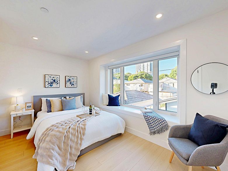 2 3425 Archimedes Street