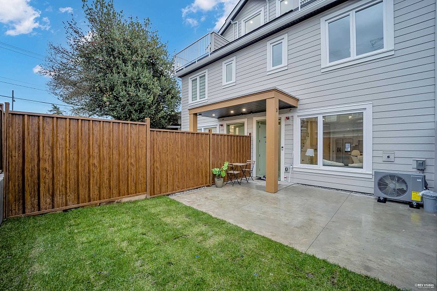 3 1577 E 58th Avenue