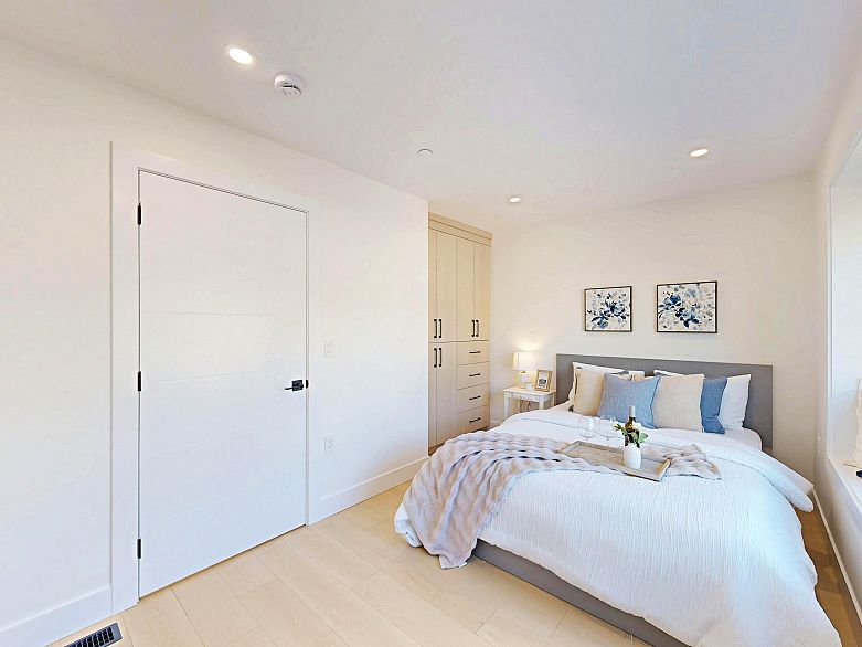 2 3425 Archimedes Street