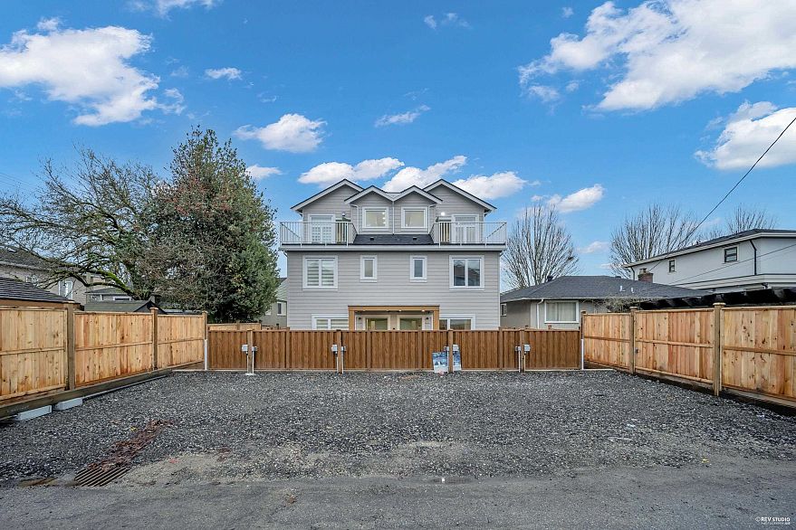 3 1577 E 58th Avenue