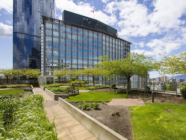 1916 938 Smithe Street