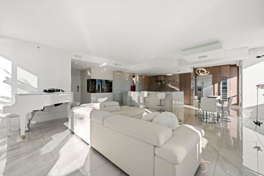 19A 199 Drake Street