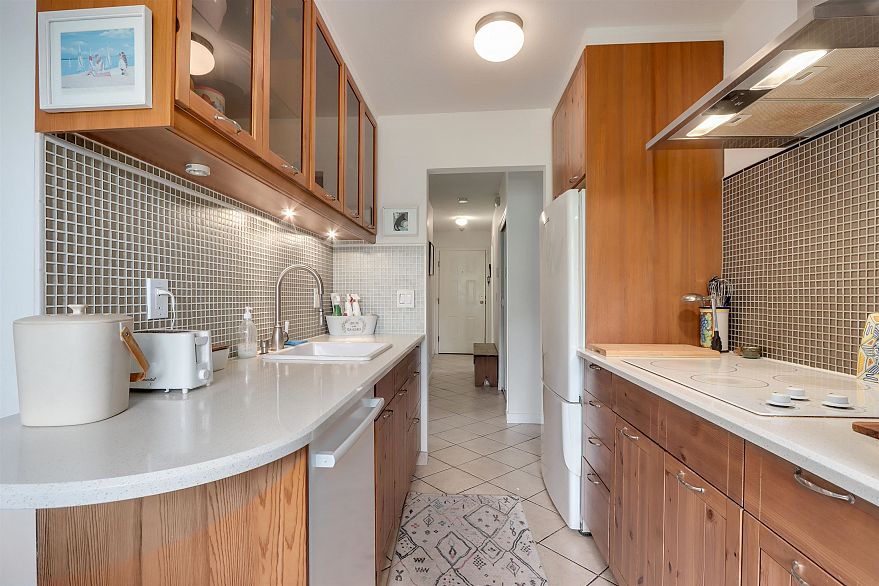 406 998 W 19th Avenue