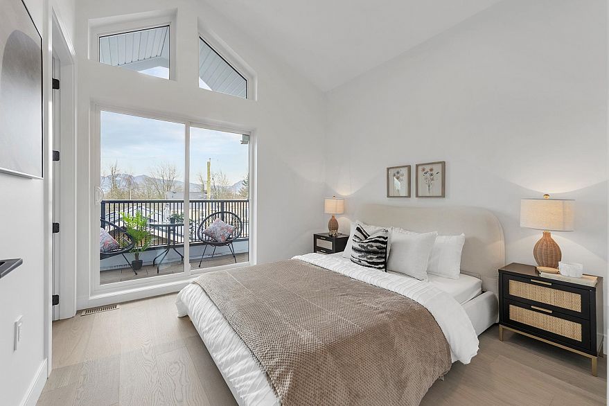 2 4023 W 18th Avenue