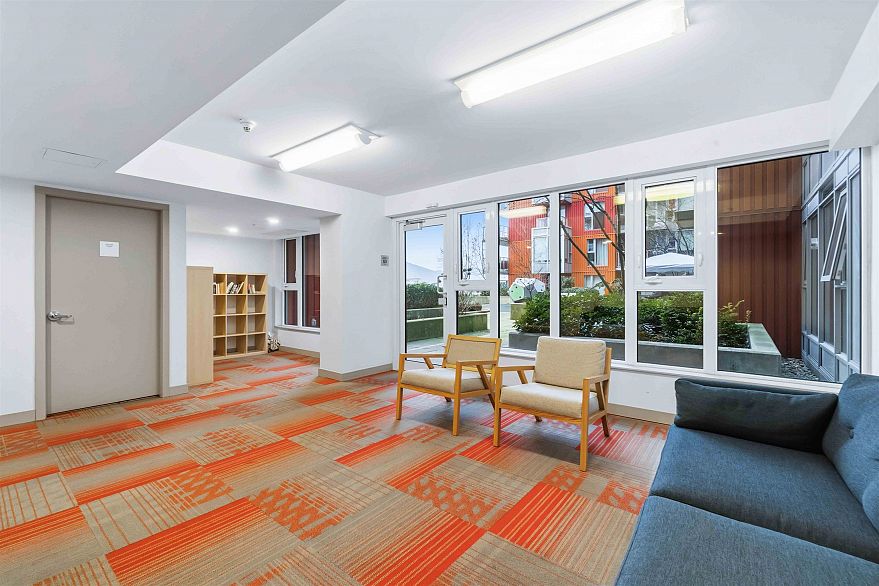 1108 933 E Hastings Street