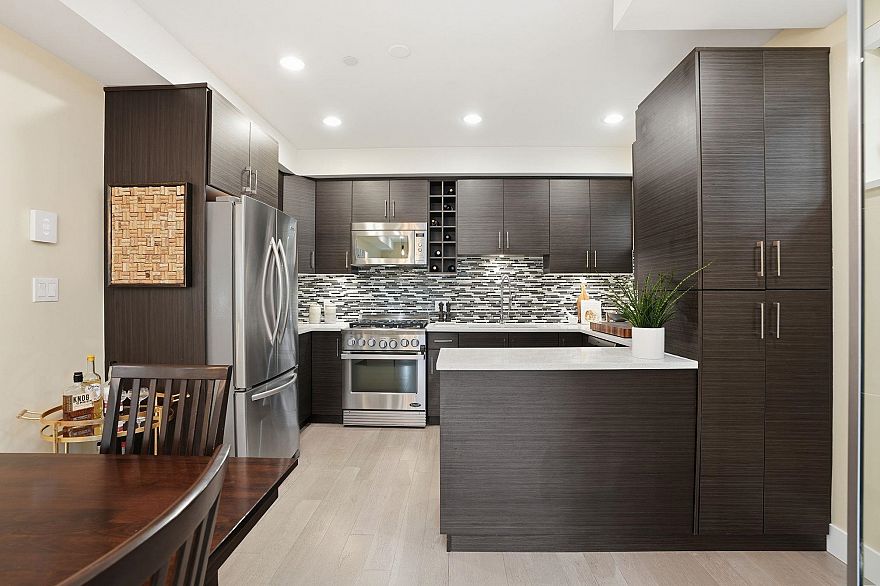 4 1851 Adanac Street