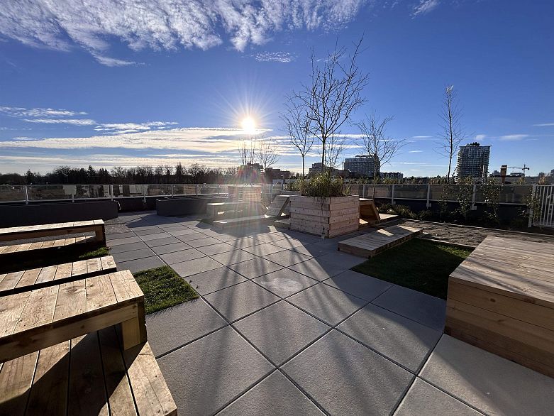 422 2471 St George Street