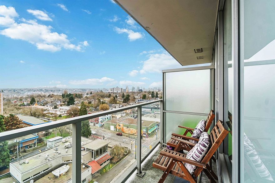 1108 933 E Hastings Street