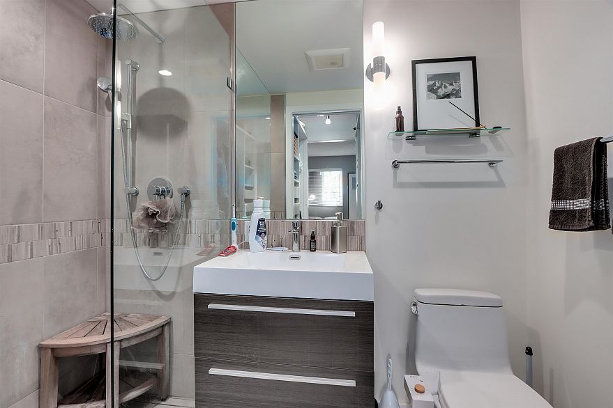 406 998 W 19th Avenue