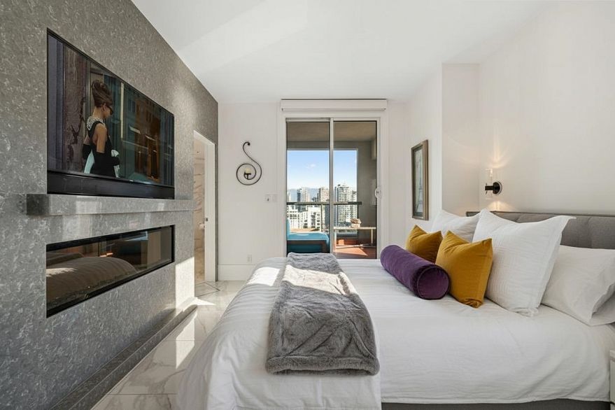 19A 199 Drake Street