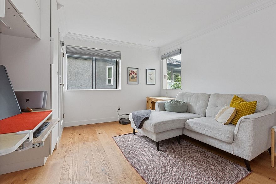 204 853 E 7th Avenue