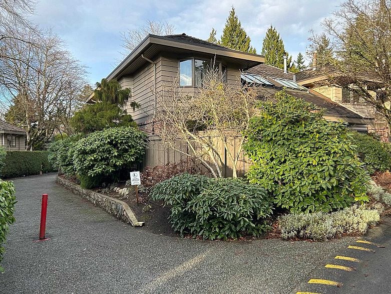 22 4900 Cartier Street