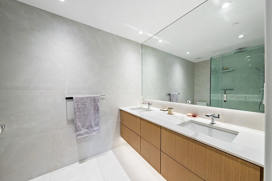 201 5089 Quebec Street