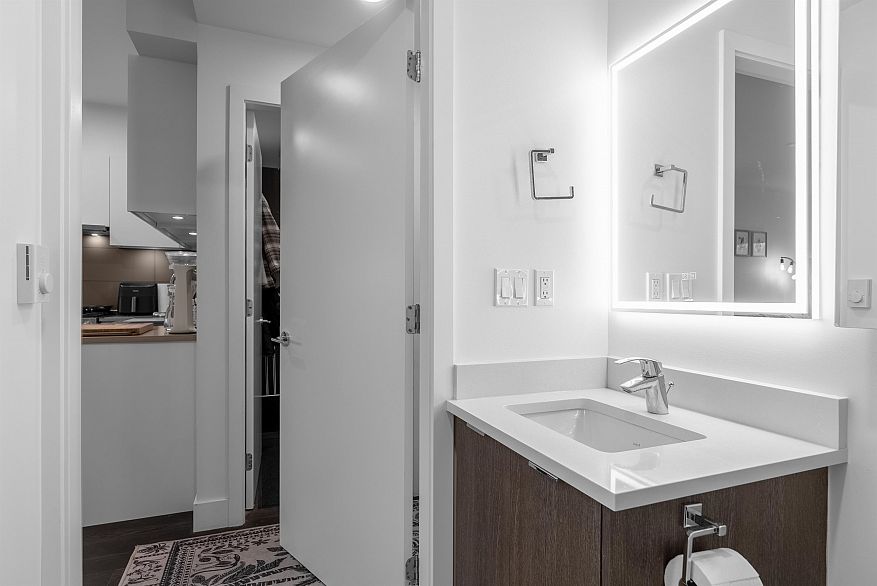 405 2666 Duke Street