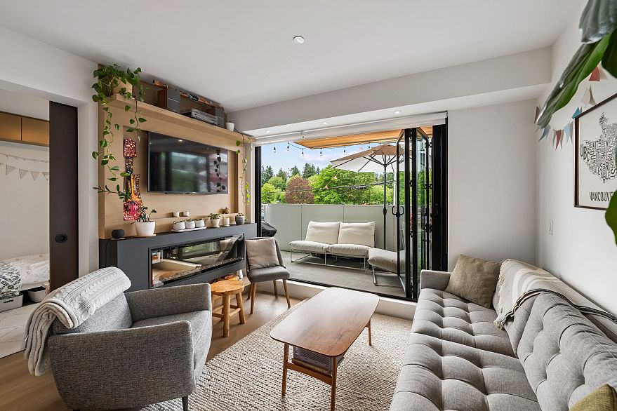 201 5089 Quebec Street