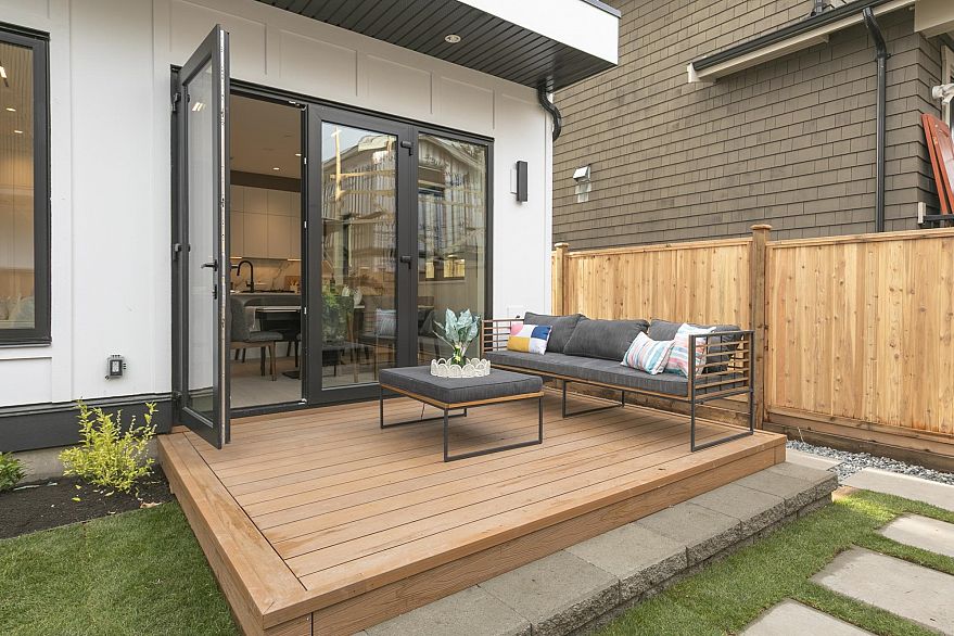 2 4023 W 18th Avenue