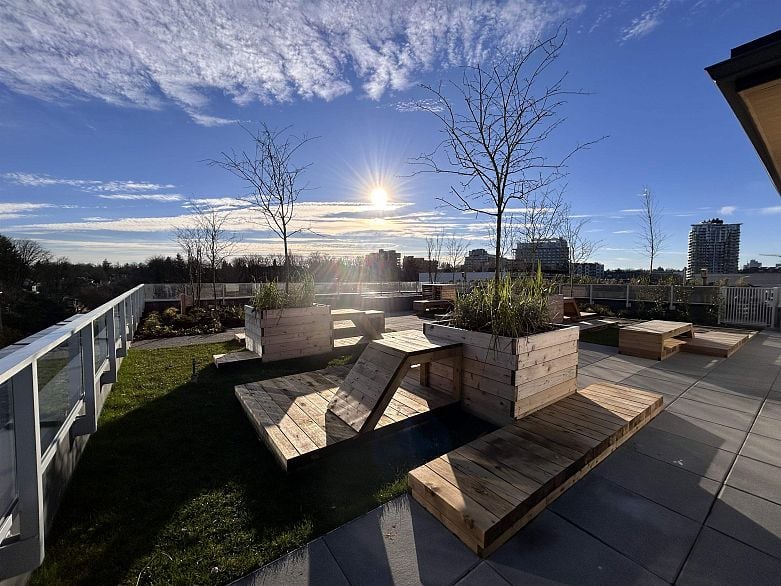 422 2471 St George Street