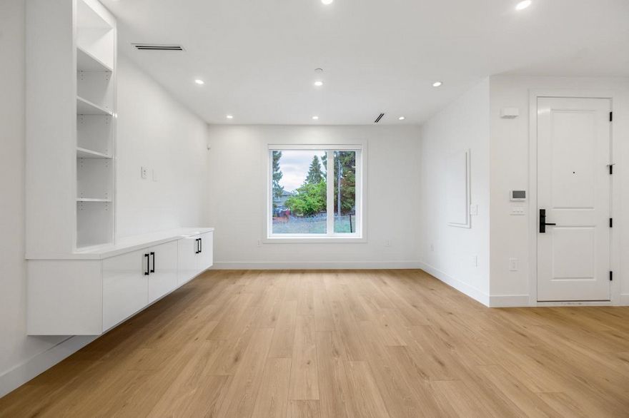 1 3096 Vanness Avenue