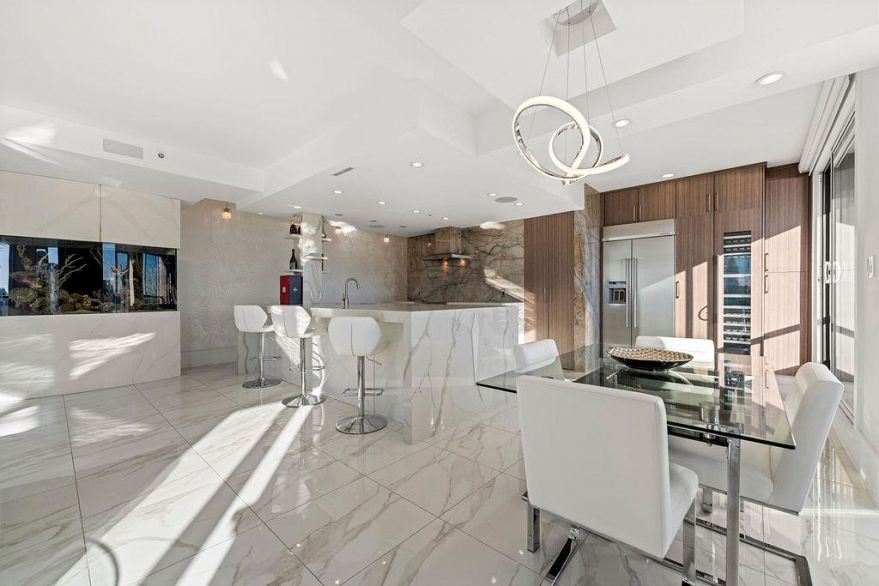 19A 199 Drake Street