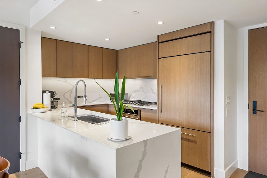 201 5089 Quebec Street