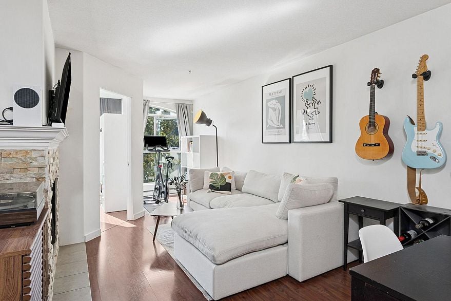 303 189 E 16th Avenue