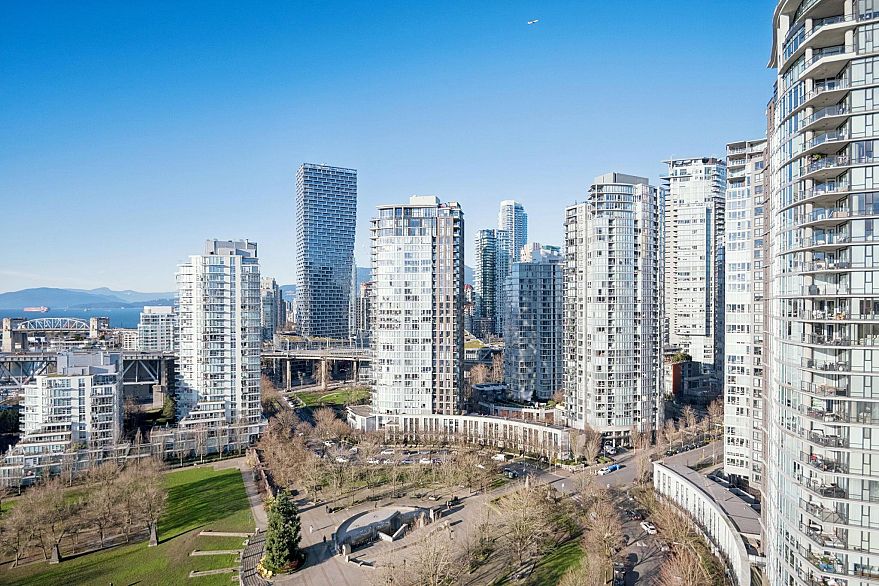 2302 428 Beach Crescent