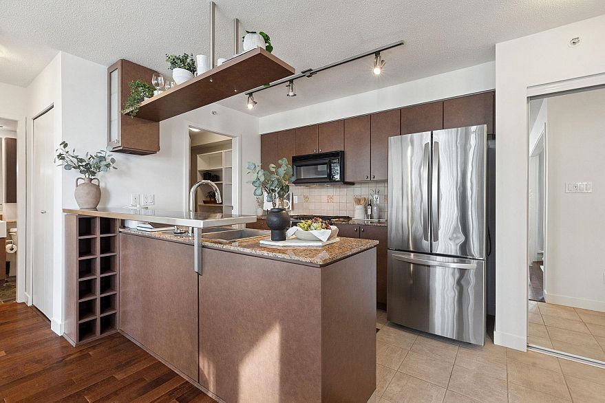 1705 1438 Richards Street