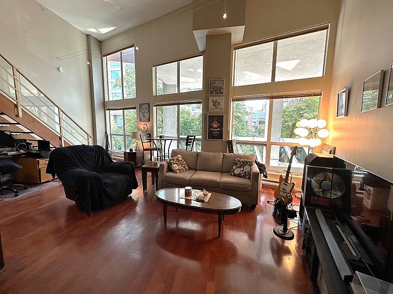 217 933 Seymour Street