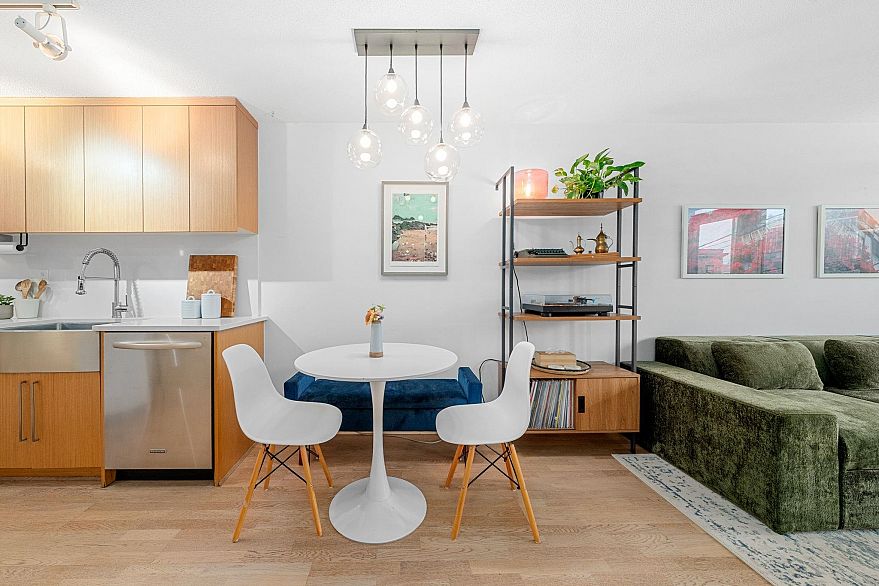 471 250 E 6th Avenue