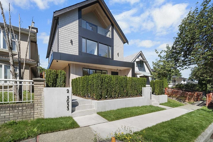 2 5033 Prince Albert Street