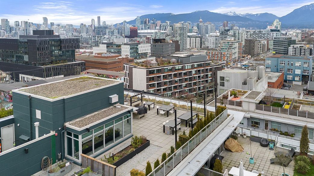 471 250 E 6th Avenue