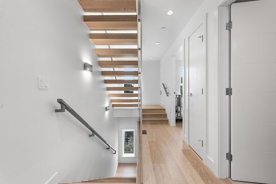 138 W Woodstock Avenue