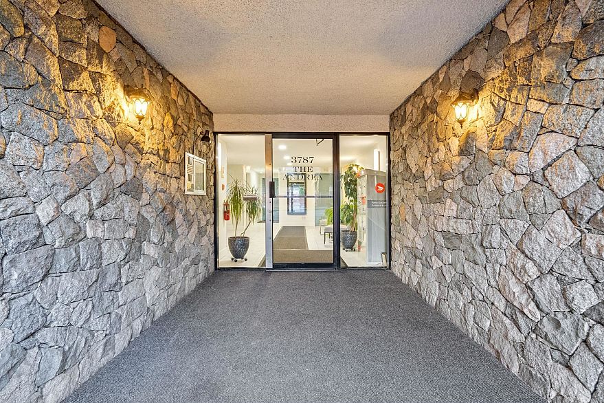 111 3787 W 4th Avenue