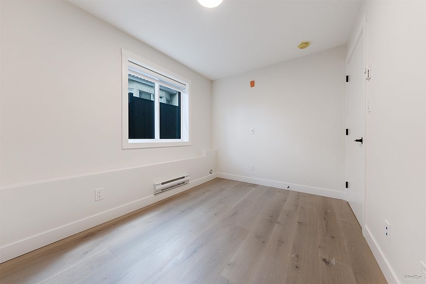 101 5092 Slocan Street