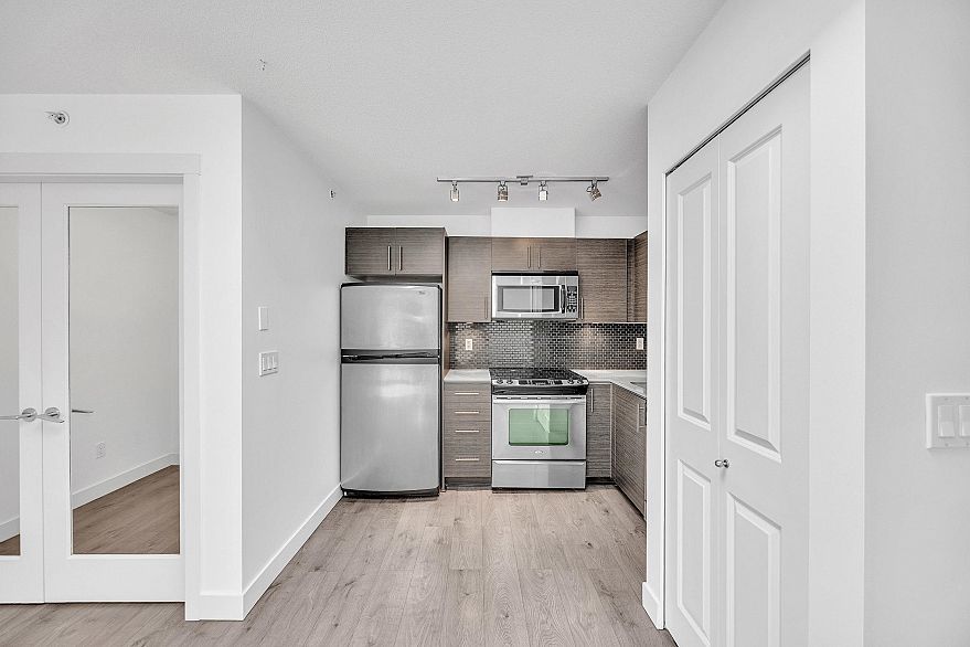 PH3 1533 E 8th Avenue