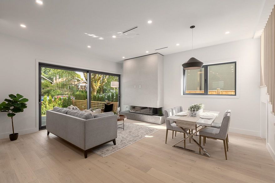 1 3186 W 11th Avenue