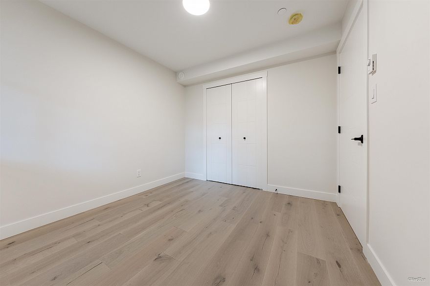 101 5092 Slocan Street