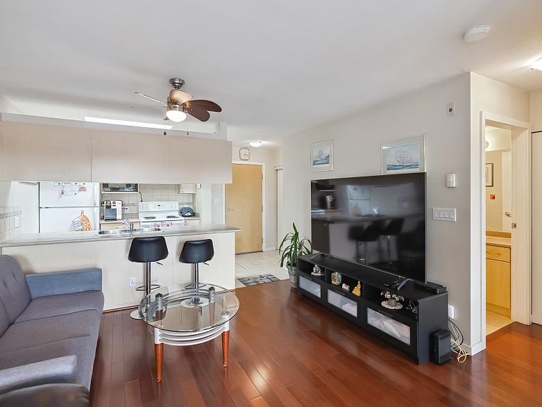 416 2891 E Hastings Street