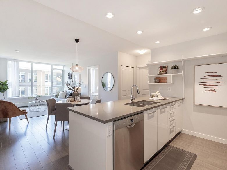 506 3281 E Kent Avenue North